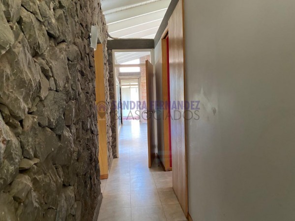 Neuquen. Plottier. Alquiler Casa en entorno natural. Vista al rio Limay. Pileta