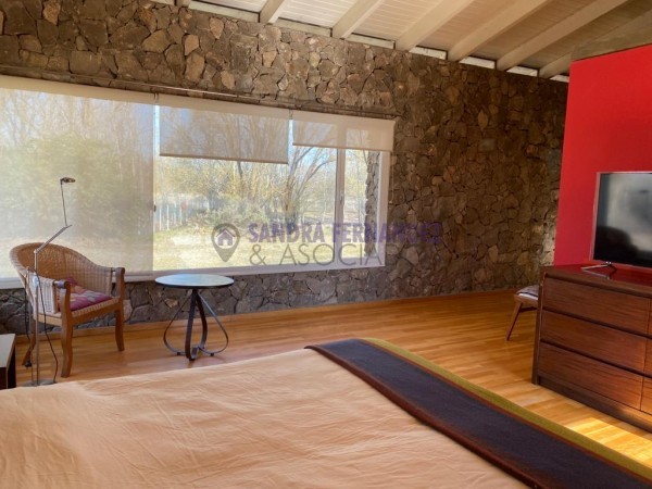 Neuquen. Plottier. Alquiler Casa en entorno natural. Vista al rio Limay. Pileta