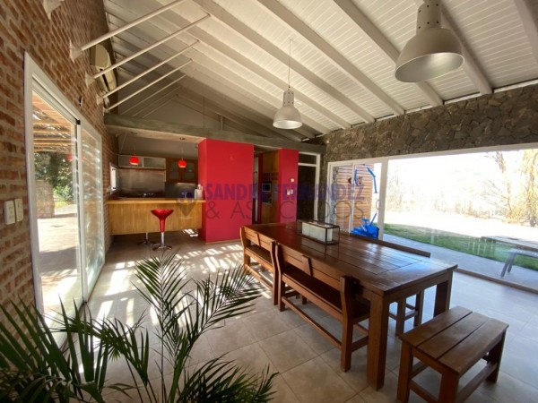 Neuquen. Plottier. Alquiler Casa en entorno natural. Vista al rio Limay. Pileta