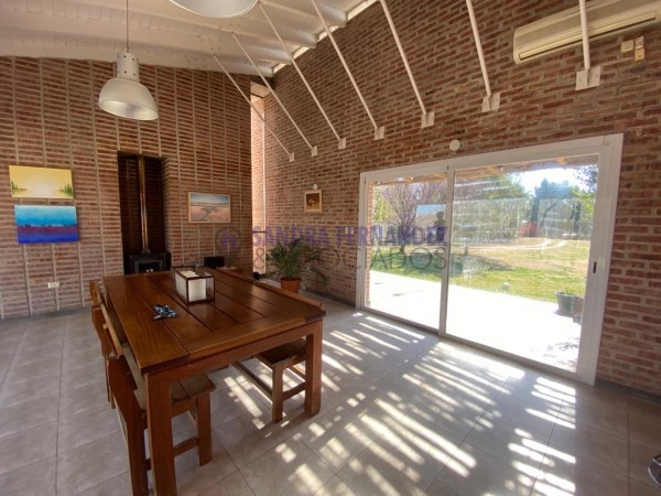 Neuquen. Plottier. Alquiler Casa en entorno natural. Vista al rio Limay. Pileta