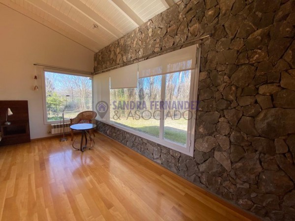 Neuquen. Plottier. Alquiler Casa en entorno natural. Vista al rio Limay. Pileta