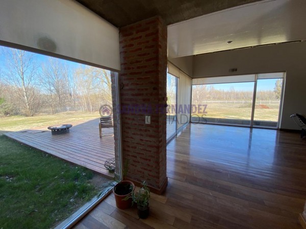 Neuquen. Plottier. Alquiler Casa en entorno natural. Vista al rio Limay. Pileta