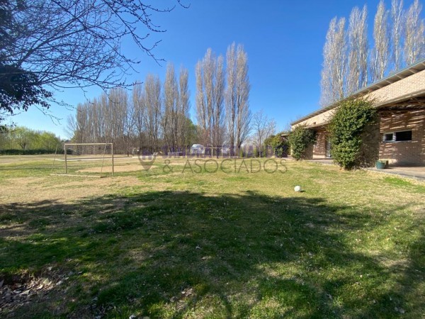 Neuquen. Plottier. Alquiler Casa en entorno natural. Vista al rio Limay. Pileta