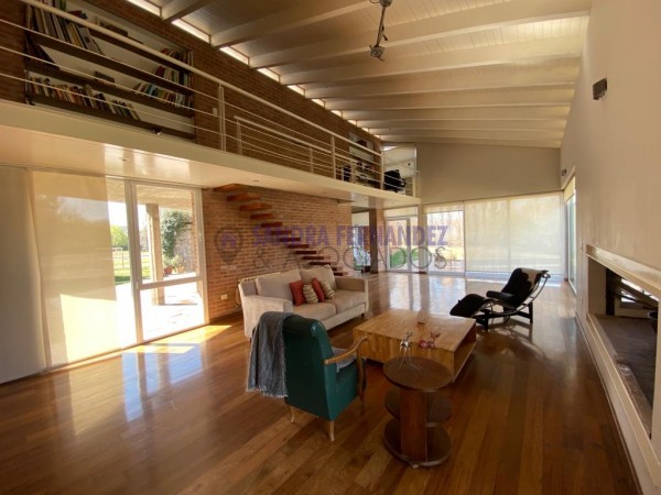 Neuquen. Plottier. Alquiler Casa en entorno natural. Vista al rio Limay. Pileta