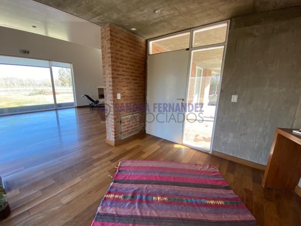 Neuquen. Plottier. Alquiler Casa en entorno natural. Vista al rio Limay. Pileta