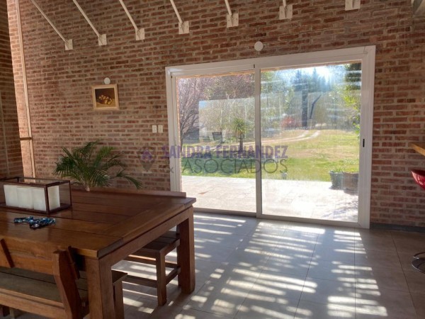 Neuquen. Plottier. Alquiler Casa en entorno natural. Vista al rio Limay. Pileta