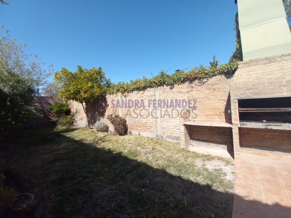 Neuquen. Alquiler Triplex. Barrio Maria Auxiliadora. 