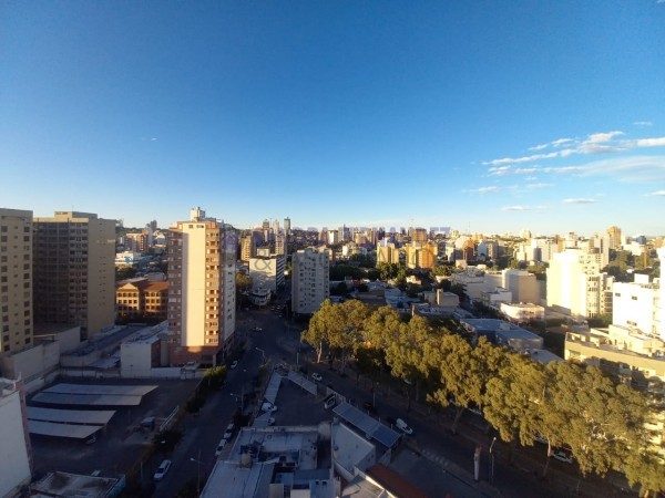 Neuquen. Alquiler. Departamento 4 dormitorios  Zona Policlinico Neuquen