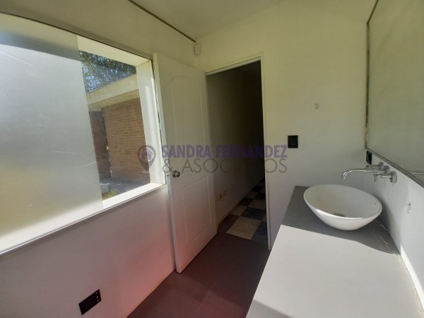 Neuquen. Alquiler Casa 4 dormitorios (suite) Zona Rio Neuquen. Puente  Cipolletti-Neuquen