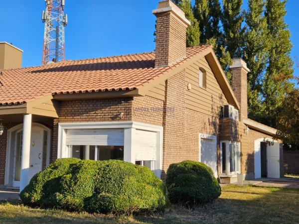 Rio Negro Cipolletti Alquiler. Casa 3 dormitorios y dependencias. B° Santa Clara