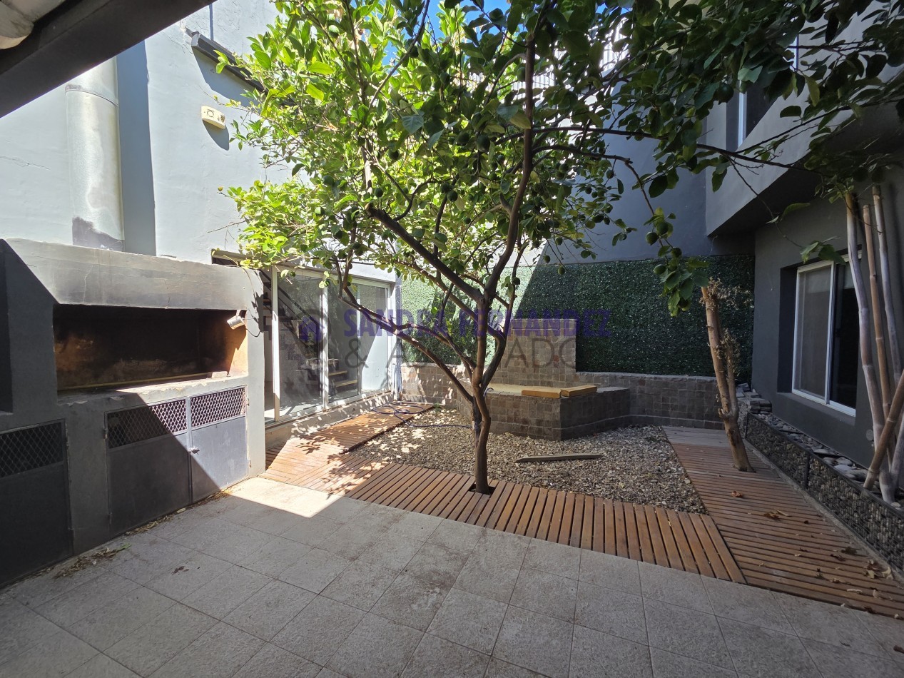 Neuquen. Alquiler. Casa 3 dormitorios suite, con piscina. 