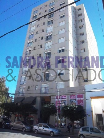 Neuquen. Alquiler. Departamento 2 dormitorios con cochera Zona Policlinico/Hospital Castro Rendon