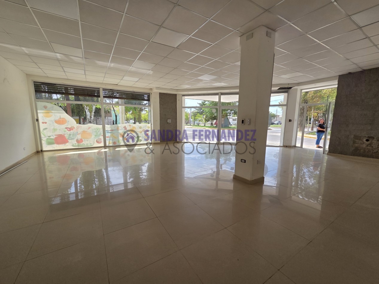 Neuquen Alquiler Local Oficina Comercial en esquina