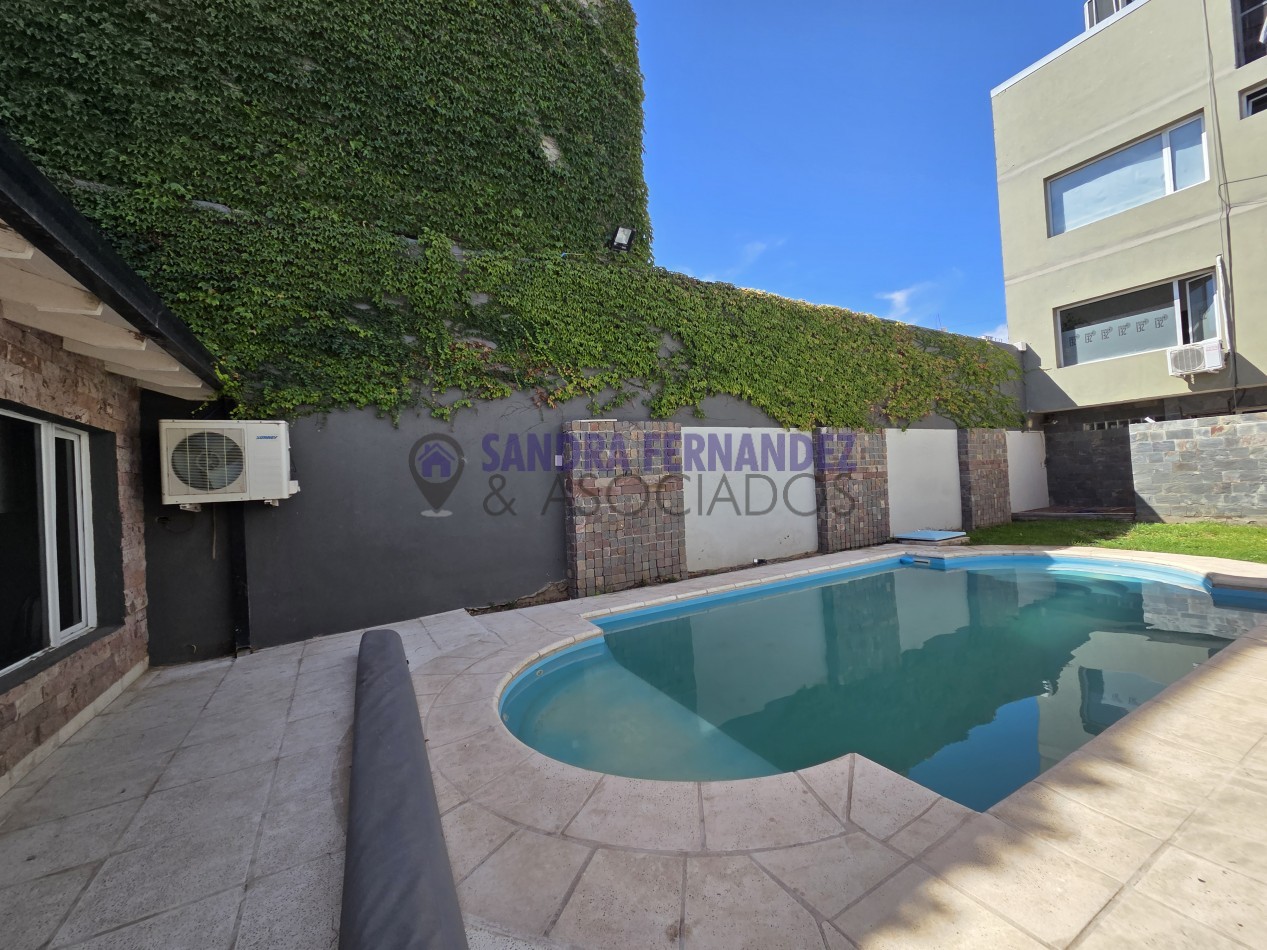Neuquen. Alquiler. Casa 3 dormitorios suite, con piscina. 