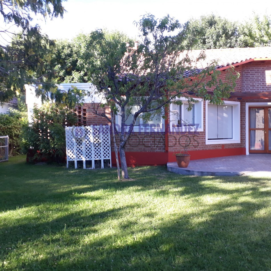 Neuquen. Alquiler Casa 2 dormitorios (suite) en una sola planta. Barrio Rincon Club de Campo