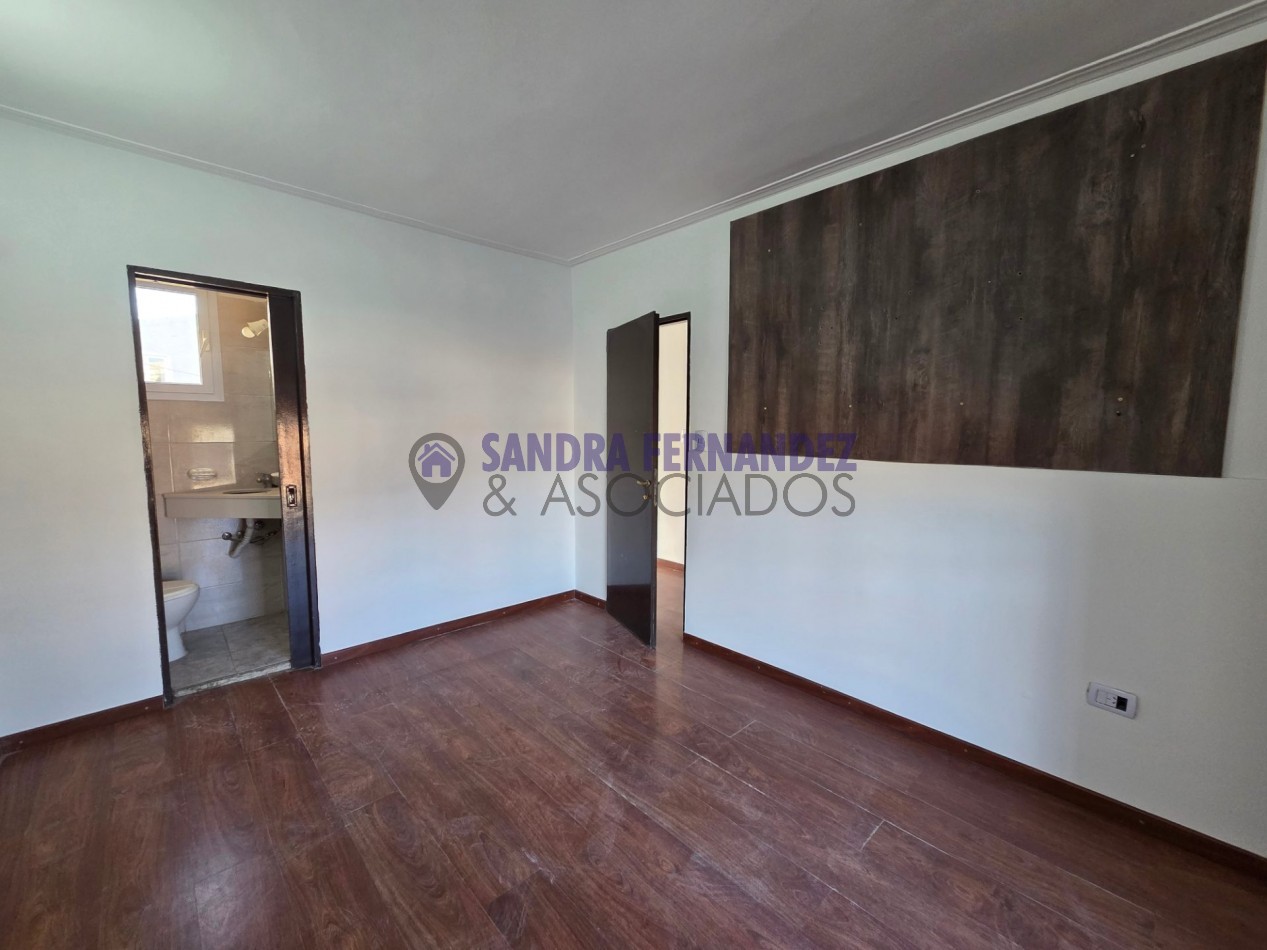 Neuquen Alquiler Duplex 3 dormitorios entrada para vehiculo con rejas