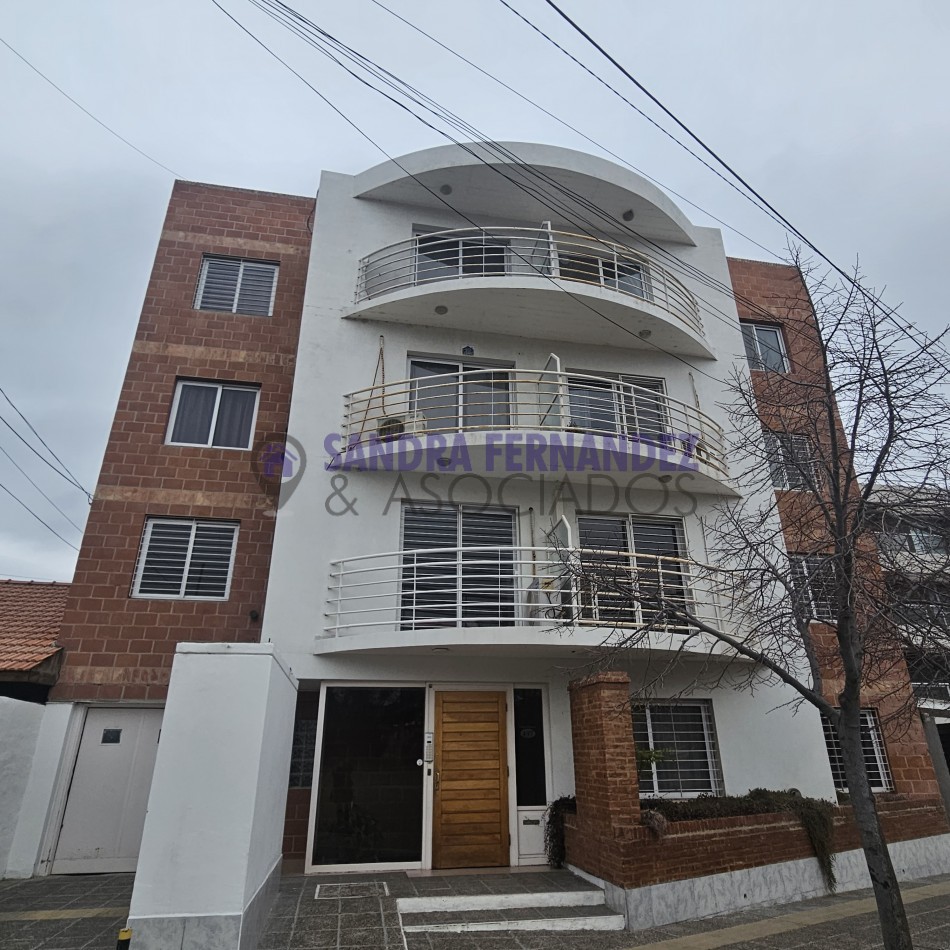 Neuquen. Alquiler Departamento 1 dormitorio en suite, amoblado con cochera cubierta.