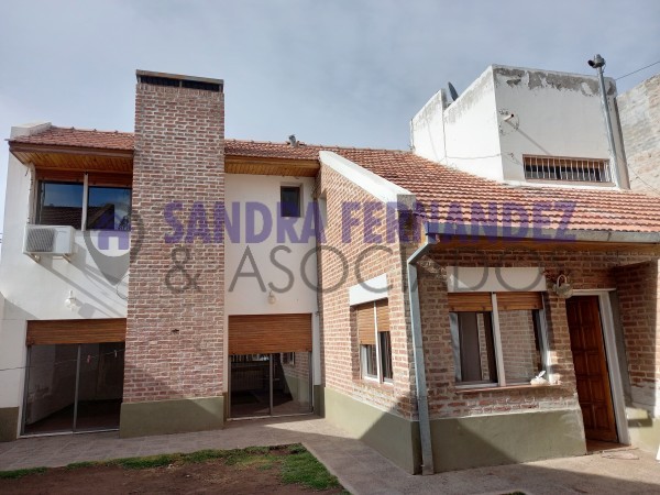 Neuquen Alquiler Casa en dos plantas zona ALTO CENTRO