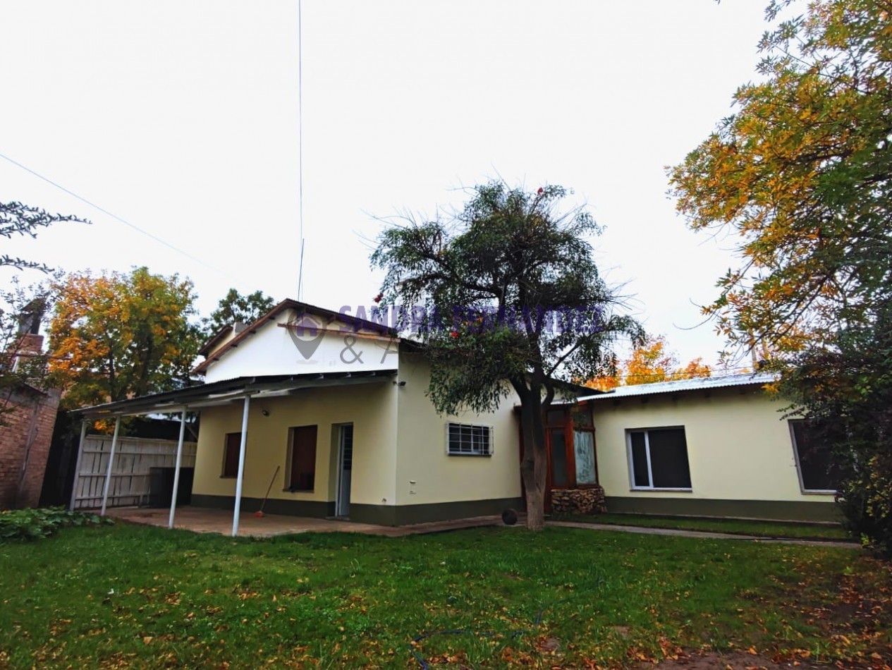 Neuquen Centenario Casa/Oficina  Zona Primera rotonda de ingreso a la ciudad, a metros de Farmacia Global sobre ruta 7