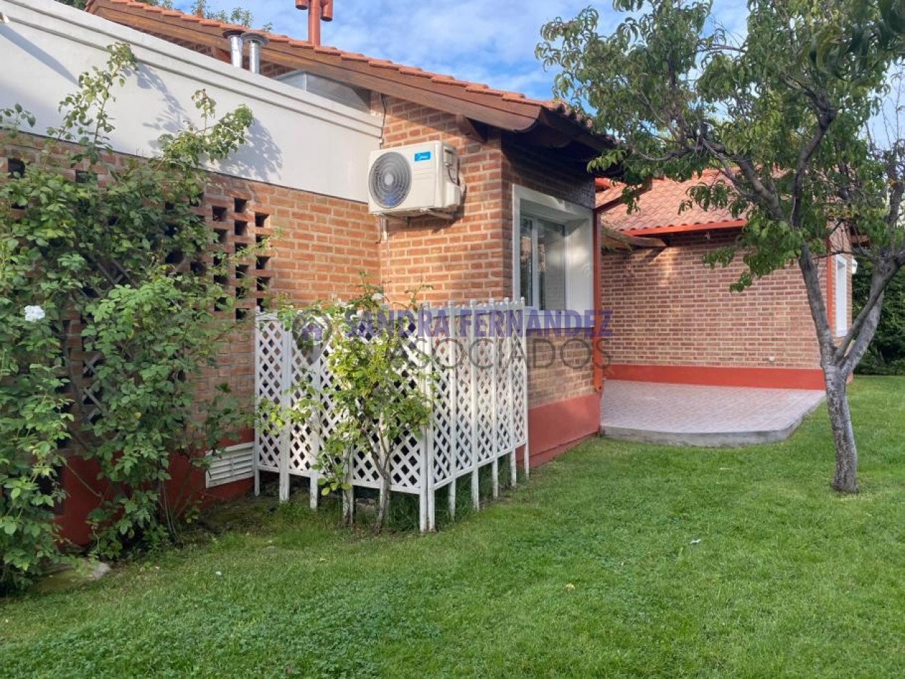 Neuquen. Alquiler Casa 2 dormitorios (suite) en una sola planta. Barrio Rincon Club de Campo