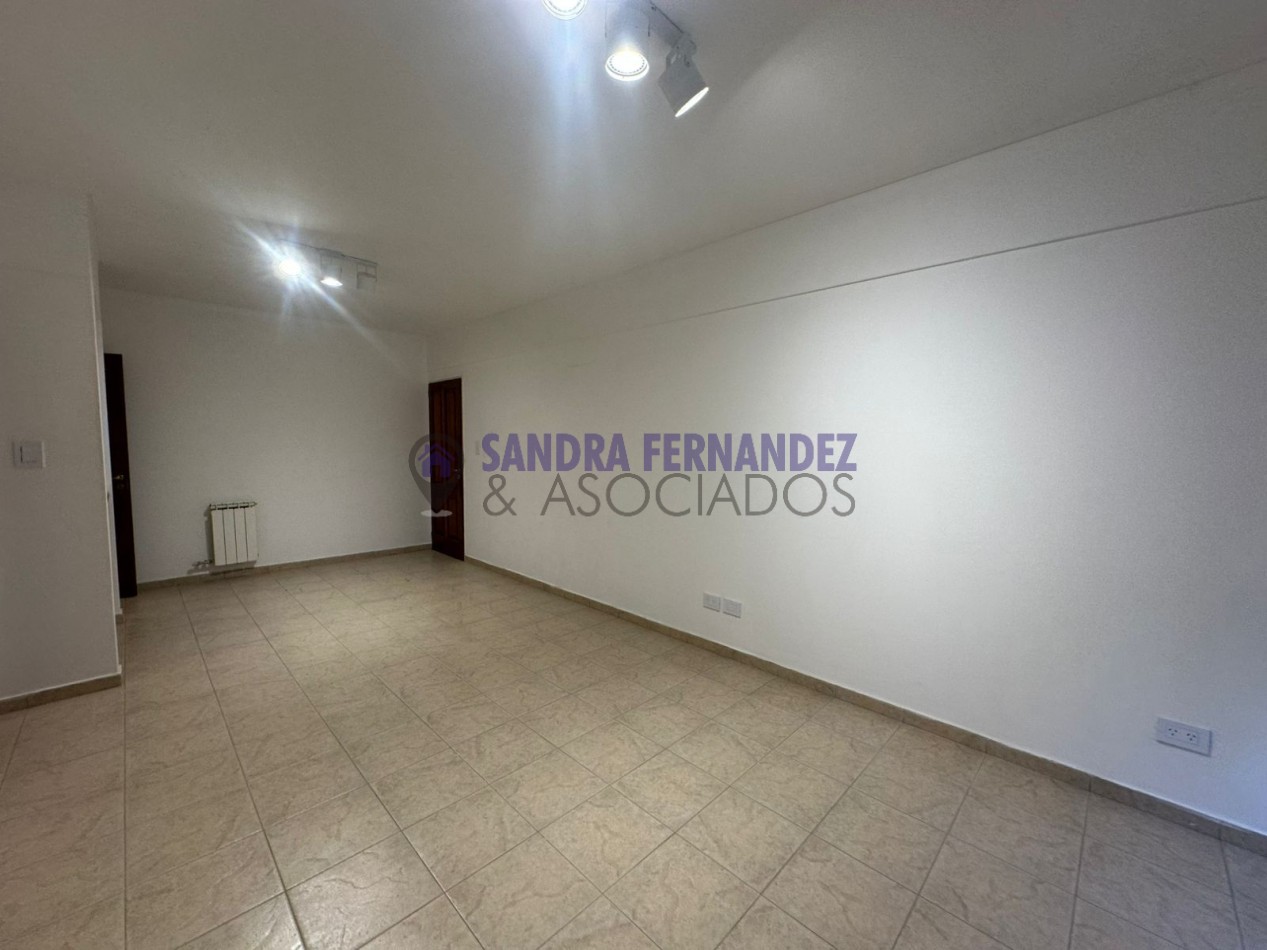 Neuquen Alquiler Oficina Zona Bancaria Policlinico Neuquen. Correo Argentino con cochera