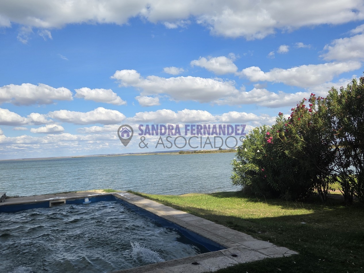 Rio Negro Cinco Saltos Lago Pellegrini Casa 2 dormitorios amoblada con vista al Lago