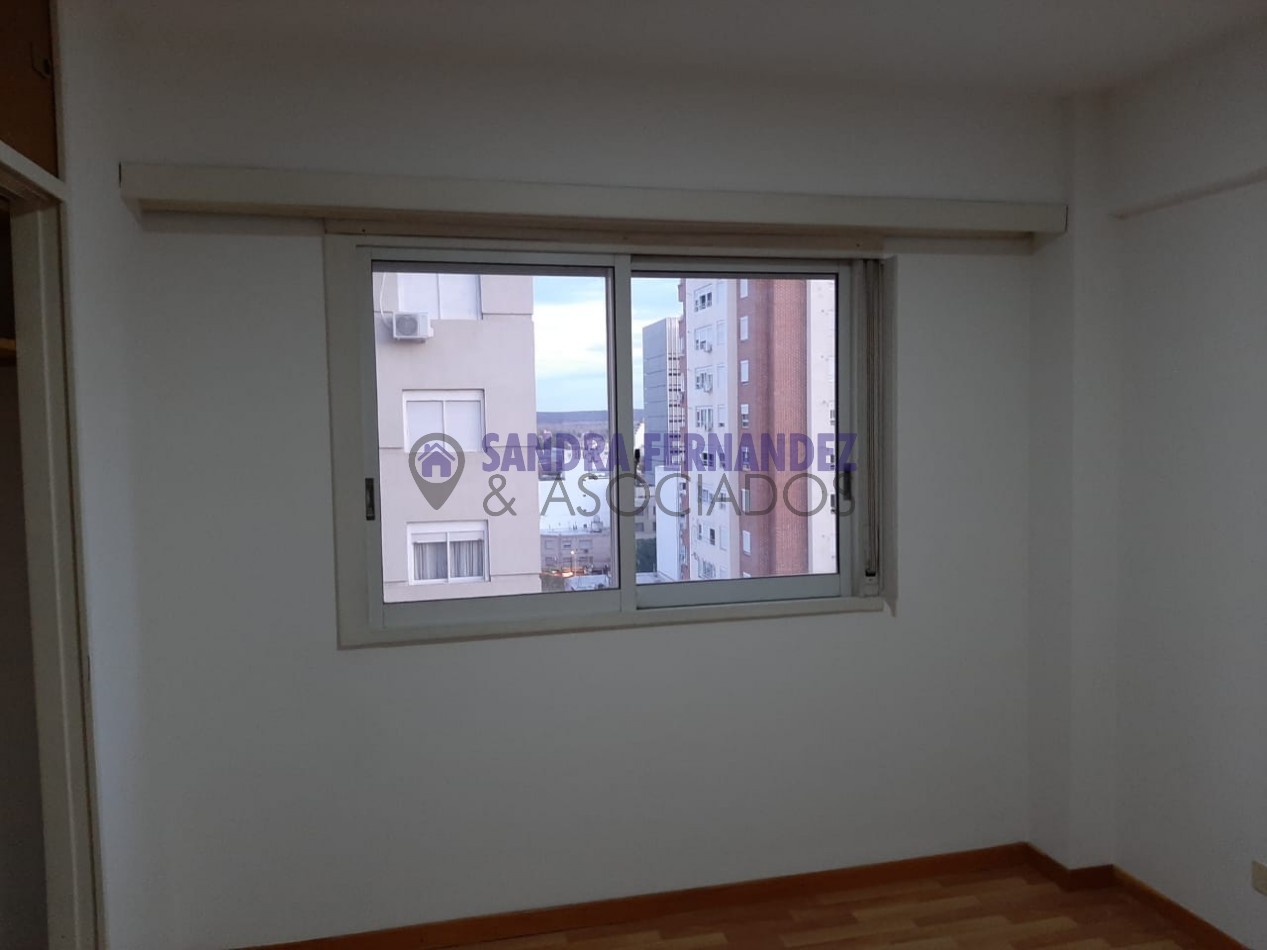 Neuquen. Alquiler. Departamento 2 dormitorios con cochera Zona Policlinico/Hospital Castro Rendon