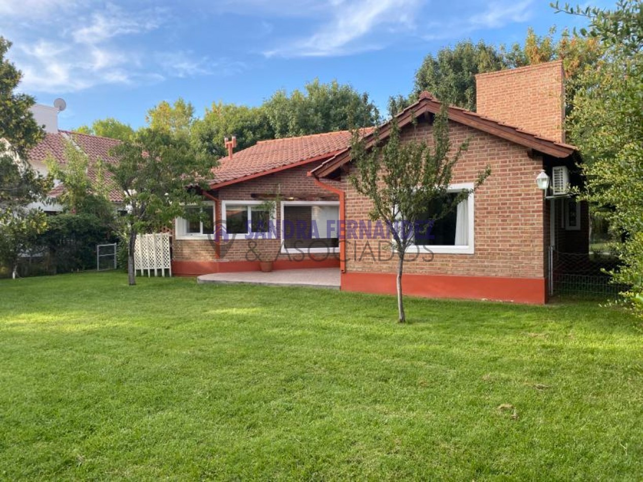 Neuquen. Alquiler Casa 2 dormitorios (suite) en una sola planta. Barrio Rincon Club de Campo