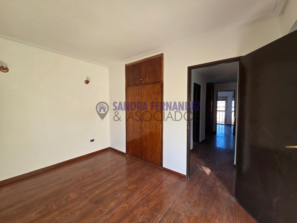 Neuquen Alquiler Duplex 3 dormitorios entrada para vehiculo con rejas