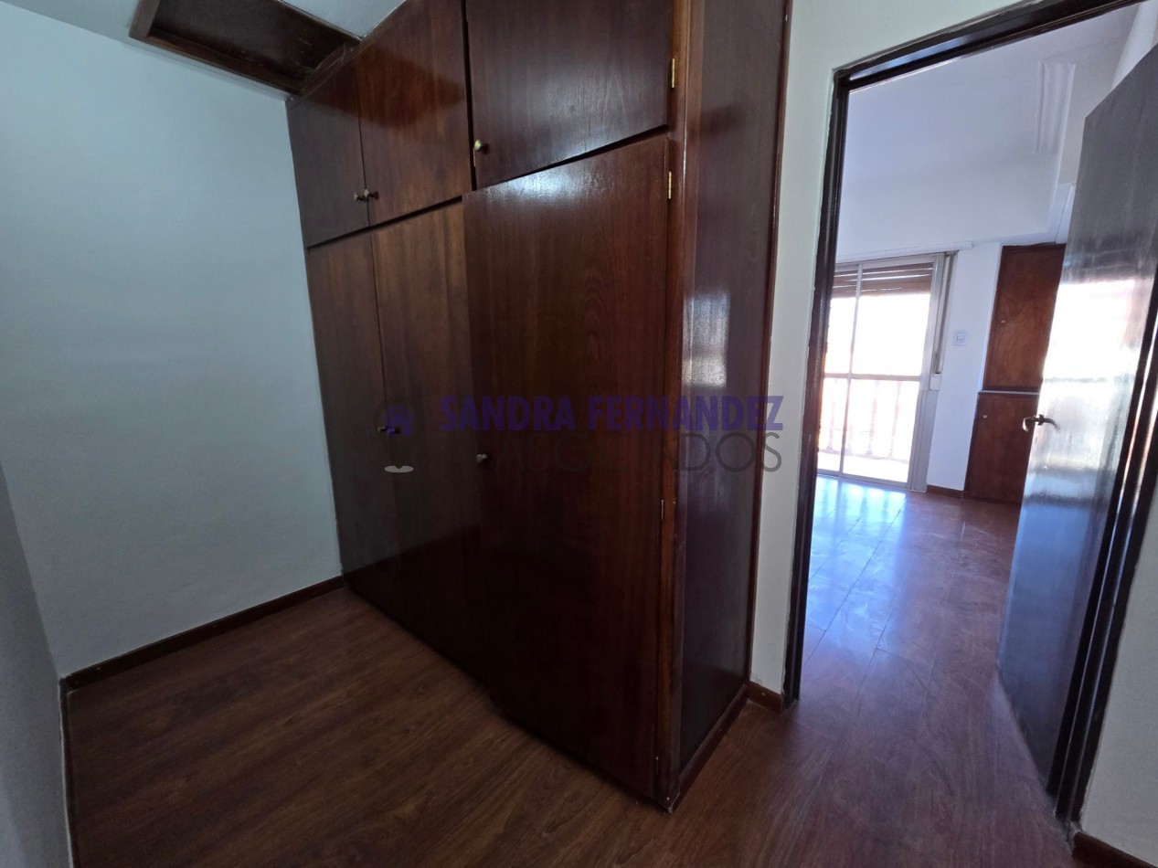 Neuquen Alquiler Duplex 3 dormitorios entrada para vehiculo con rejas