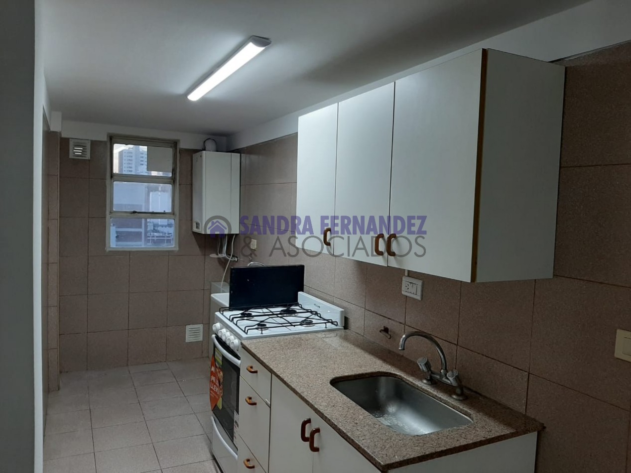 Neuquen. Alquiler. Departamento 2 dormitorios con cochera Zona Policlinico/Hospital Castro Rendon