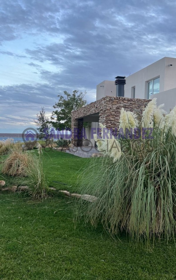  Neuquen. ALQUILER/VENTA La Peninsula Casa amoblada equipada 3 dormitorios