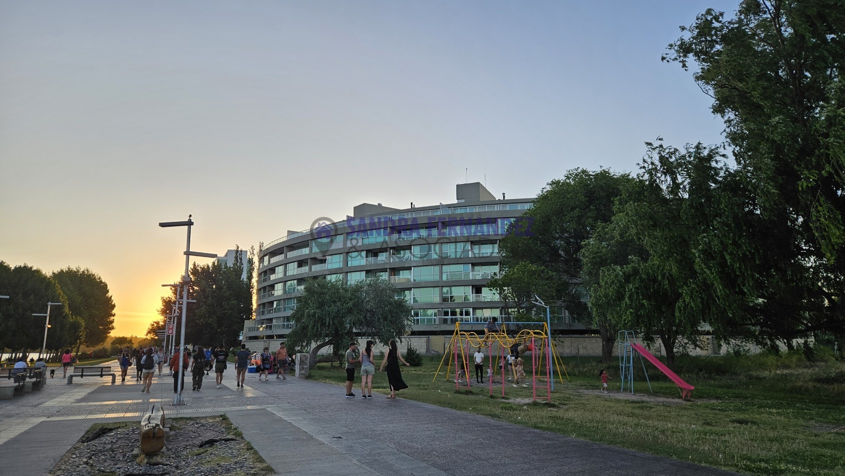 Neuquen  Paseo de la Costa. Compmejo Ribera urbana