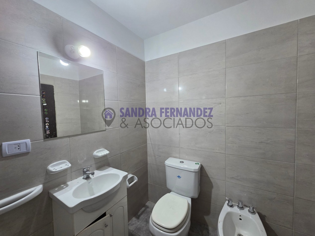 Neuquen Alquiler Duplex 3 dormitorios entrada para vehiculo con rejas