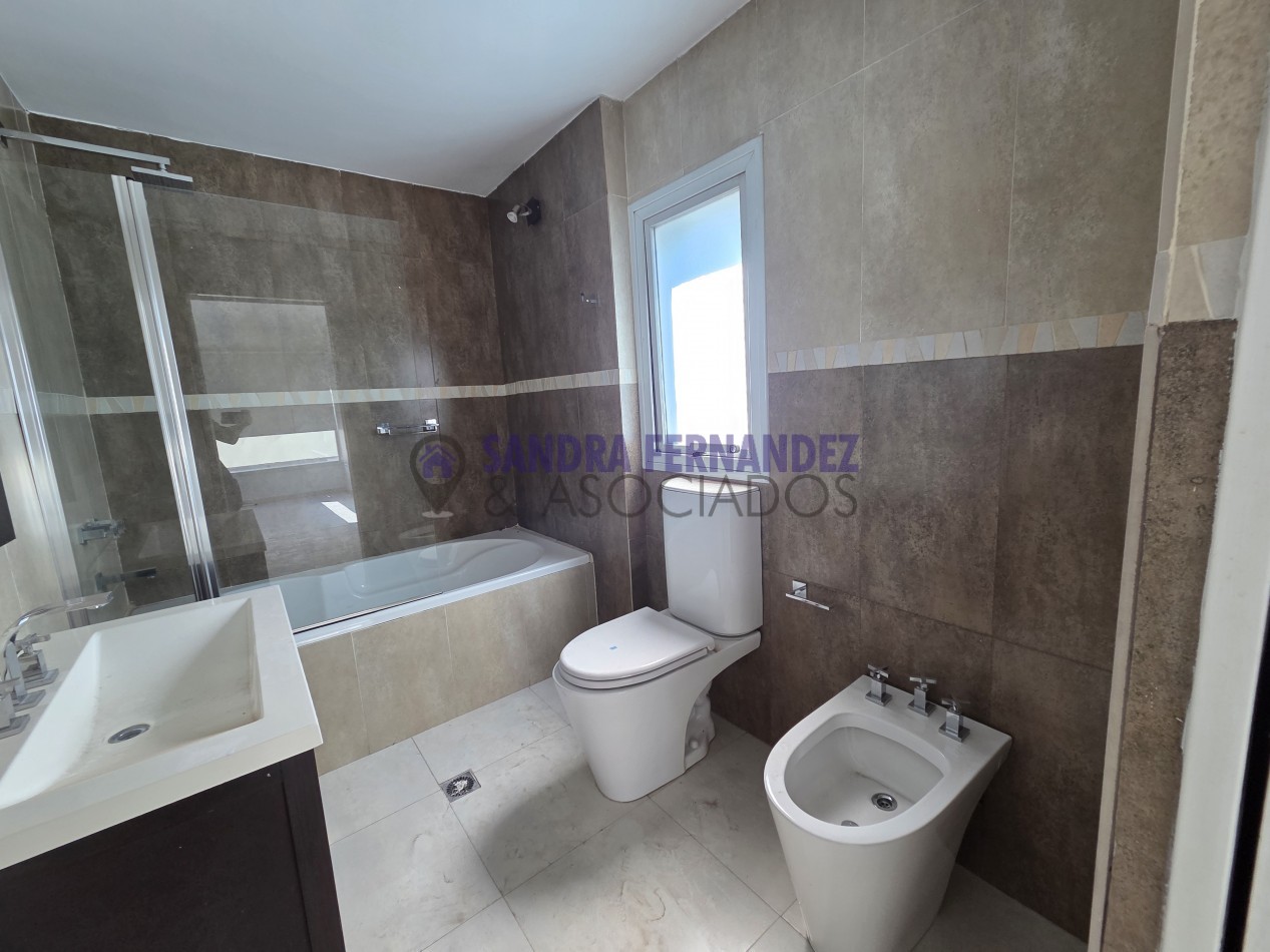 Neuquen. Alquiler. Casa 3 dormitorios suite, con piscina. 
