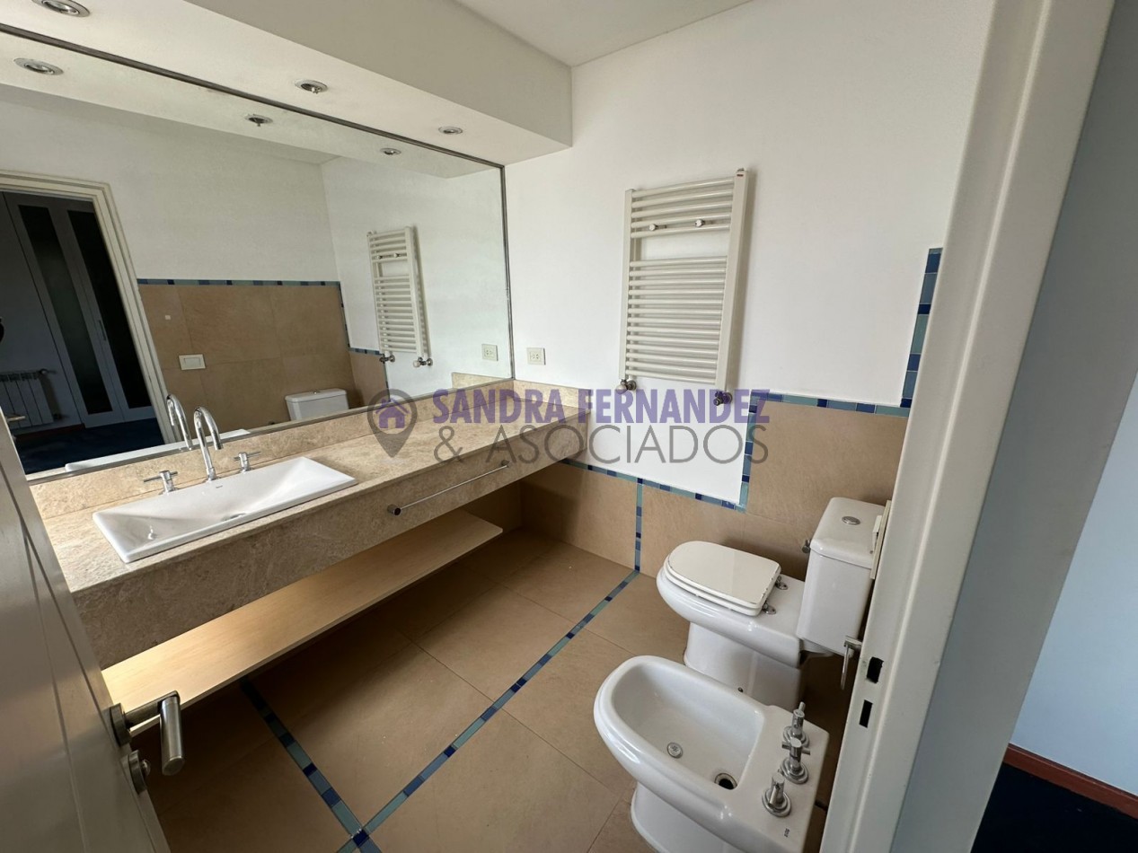 Neuquen Alquiler Semipiso Departamento 2 dormitorios (suite) Cochera Baulera