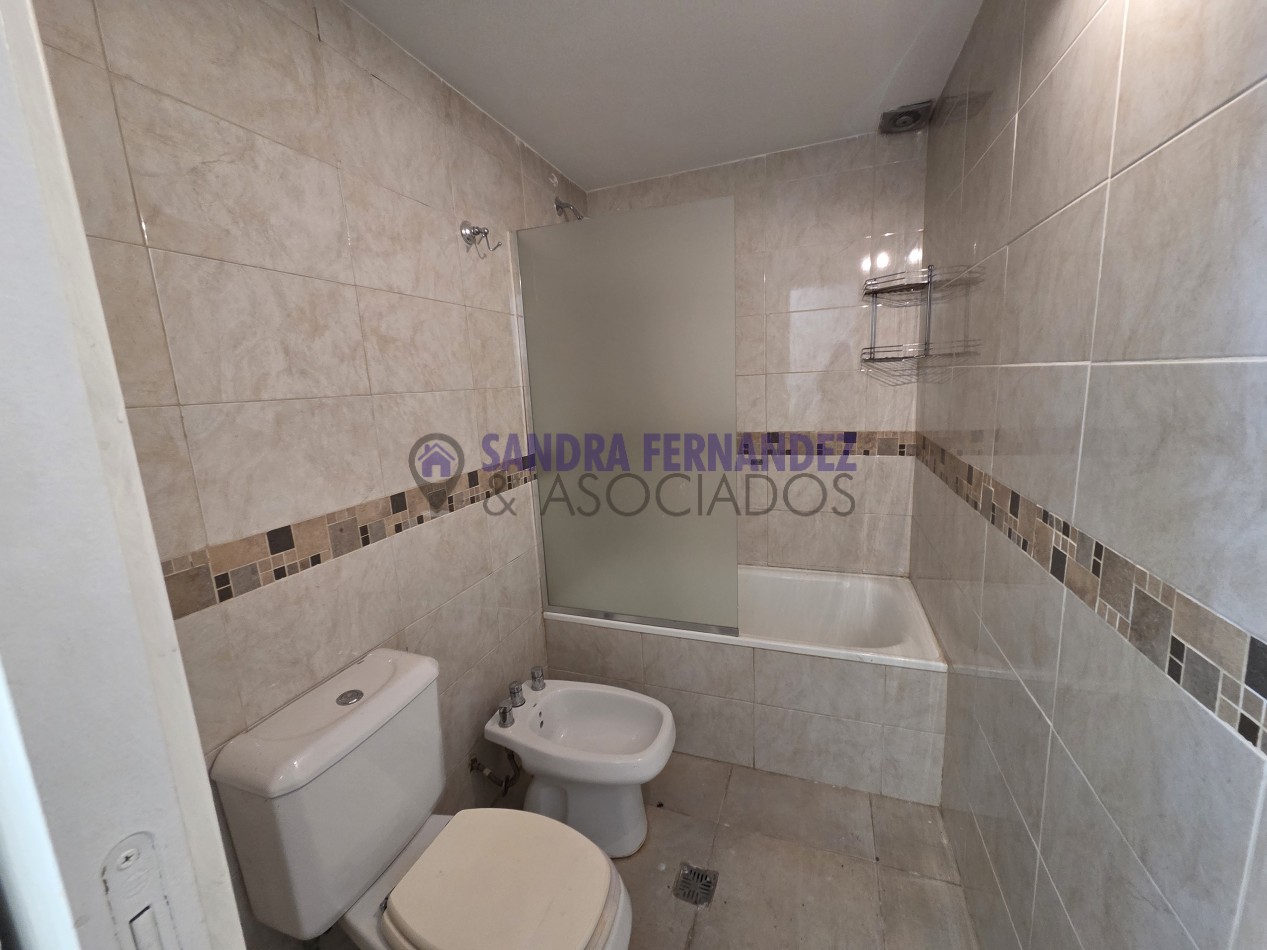 Neuquen. Alquiler. Casa 3 dormitorios suite, con piscina. 
