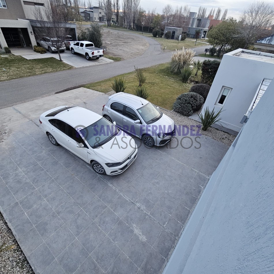 Neuquen Alquiler Casa Nivel gerencial en dos plantas Barrio Cerrado Sauces del Limay