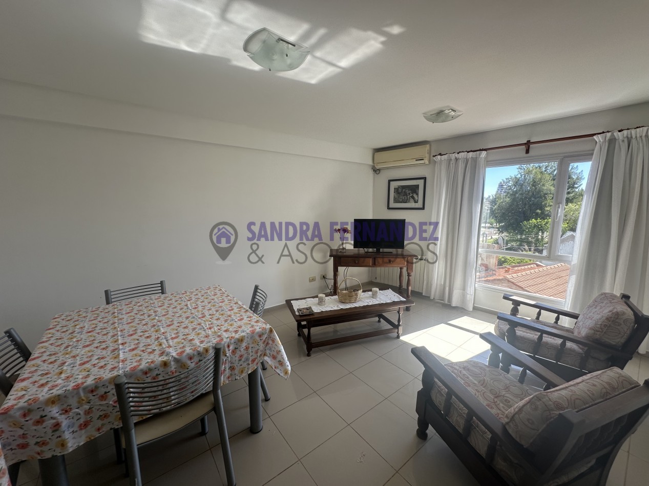 Neuquen. Alquiler. Departamento 2 dormitorios amoblado. Cochera. Barrio Santa Genoveva