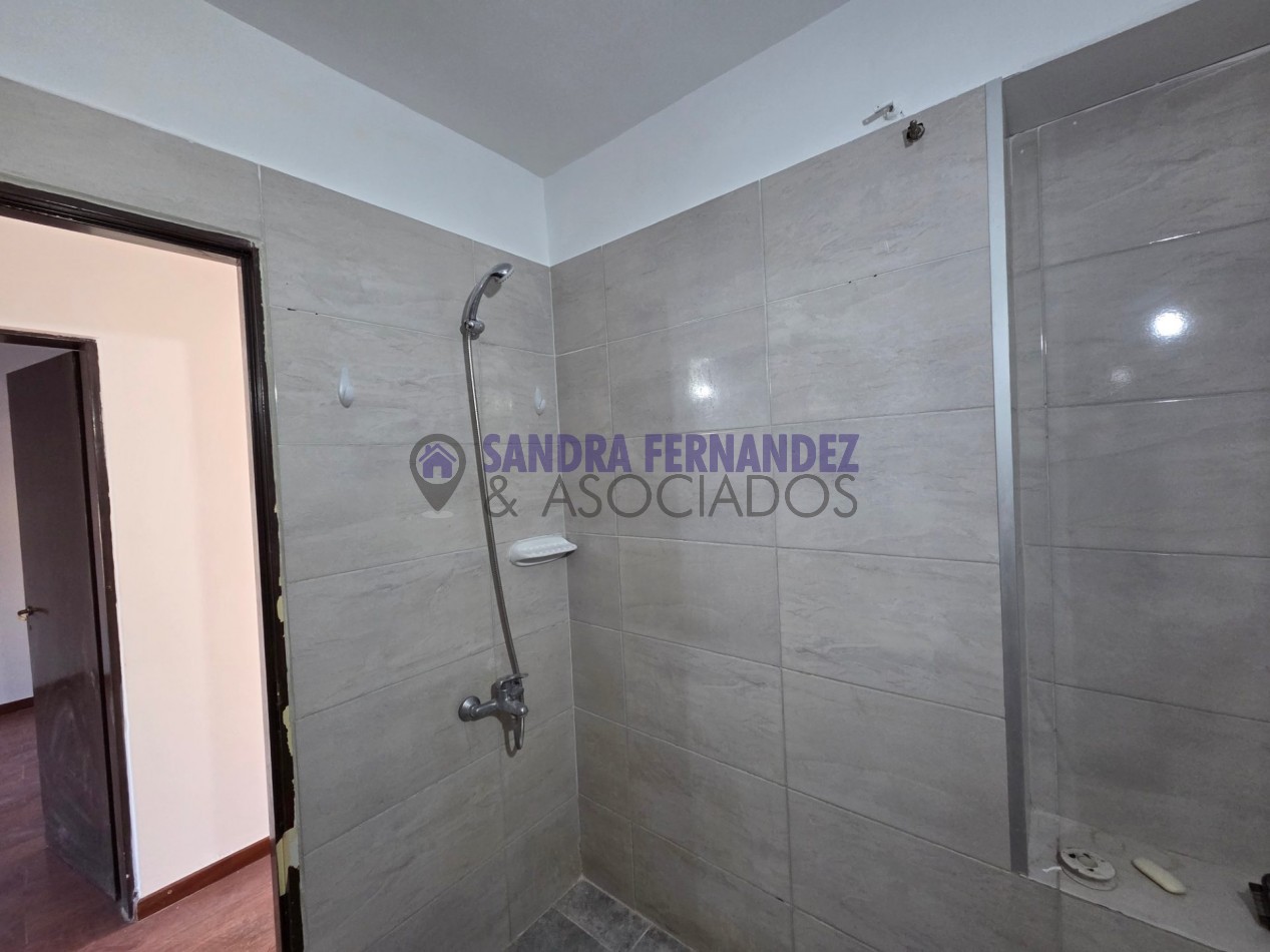 Neuquen Alquiler Duplex 3 dormitorios entrada para vehiculo con rejas