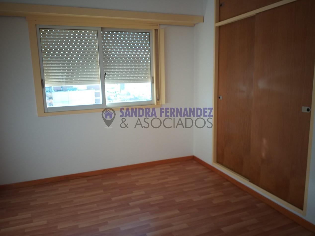 Neuquen. Alquiler. Departamento 2 dormitorios con cochera Zona Policlinico/Hospital Castro Rendon
