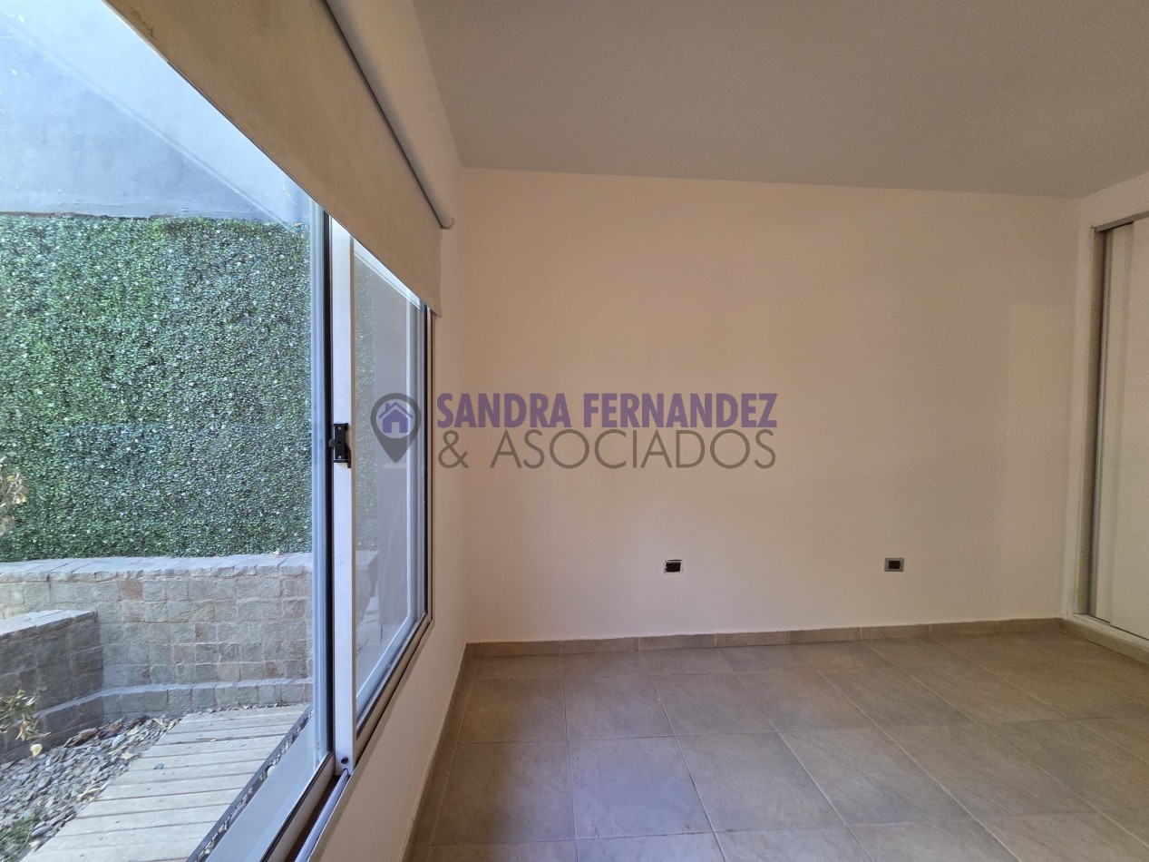 Neuquen. Alquiler. Casa 3 dormitorios suite, con piscina. 