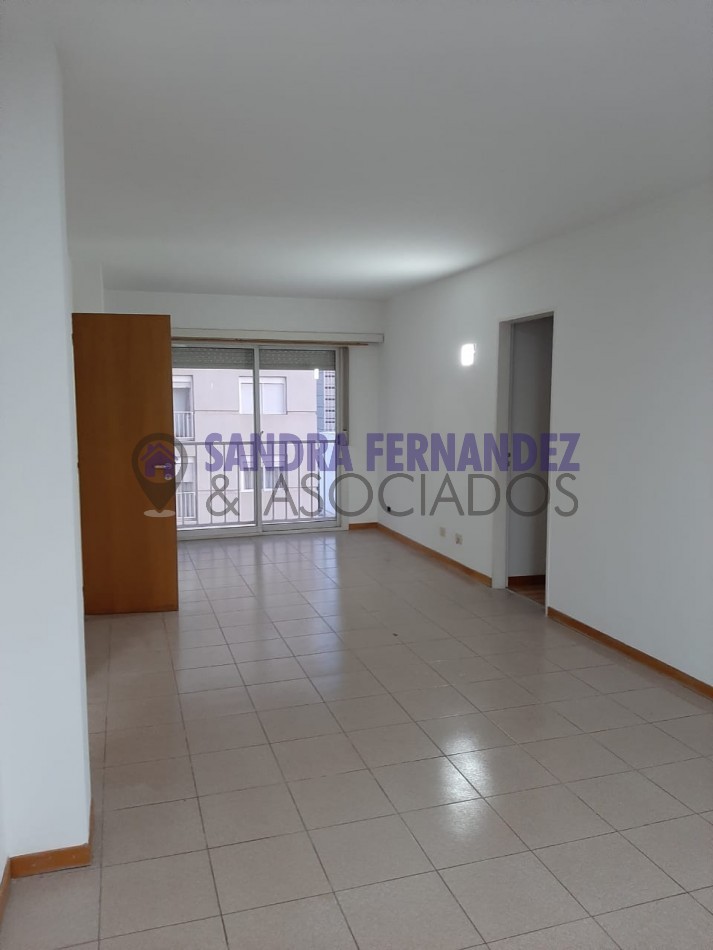 Neuquen. Alquiler. Departamento 2 dormitorios con cochera Zona Policlinico/Hospital Castro Rendon