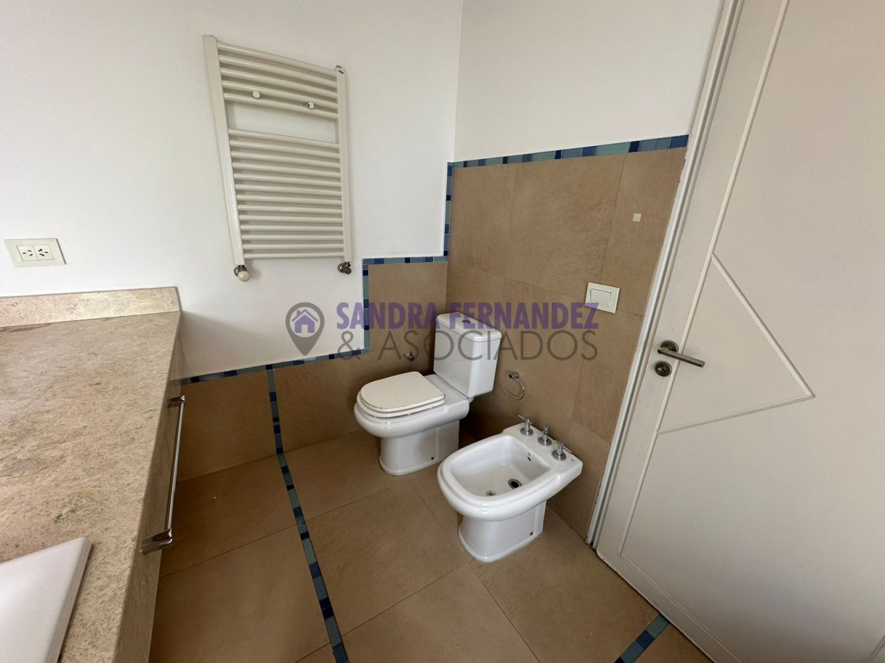 Neuquen Alquiler Semipiso Departamento 2 dormitorios (suite) Cochera Baulera