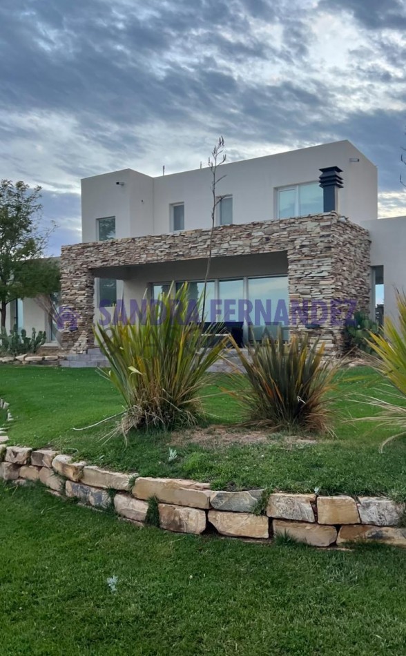  Neuquen. ALQUILER/VENTA La Peninsula Casa amoblada equipada 3 dormitorios