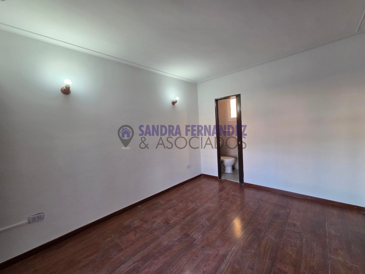 Neuquen Alquiler Duplex 3 dormitorios entrada para vehiculo con rejas