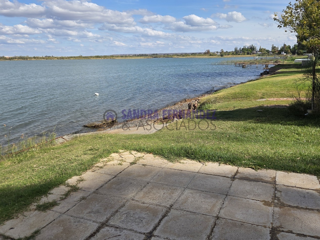 Rio Negro Cinco Saltos Lago Pellegrini Casa 2 dormitorios amoblada con vista al Lago