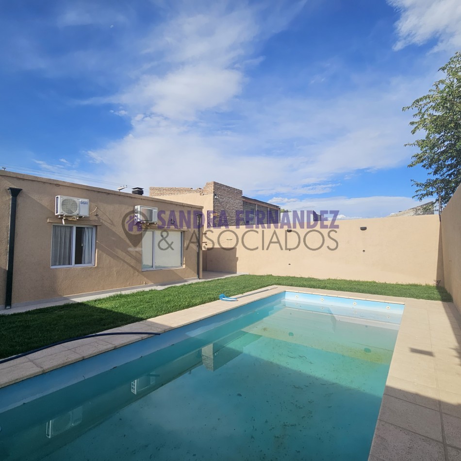 Neuquen Alquiler Casa 3 dormitorios en barrio abierto (suite-vestidor) Piscina Zona La Zagala