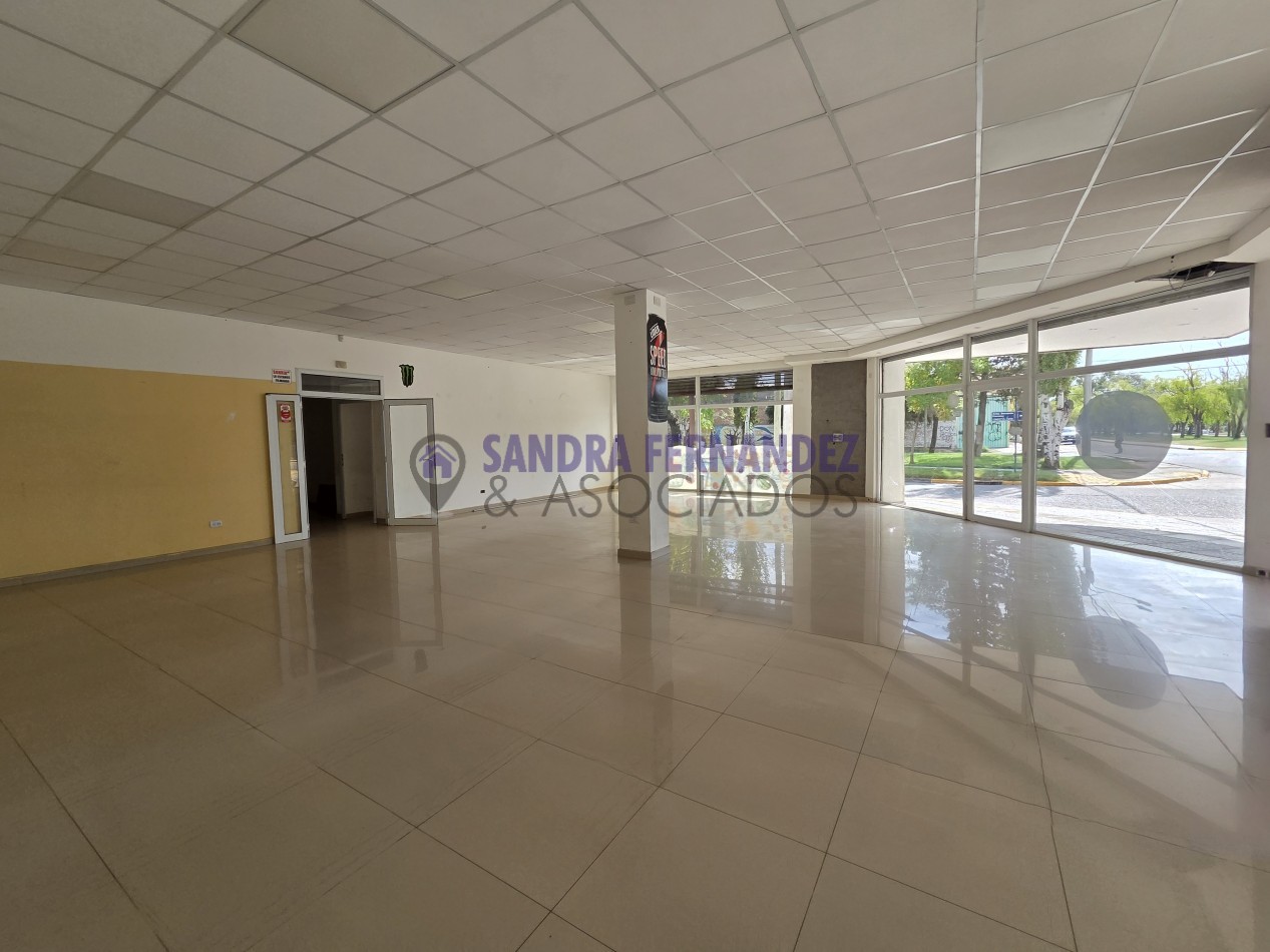 Neuquen Alquiler Local Oficina Comercial en esquina