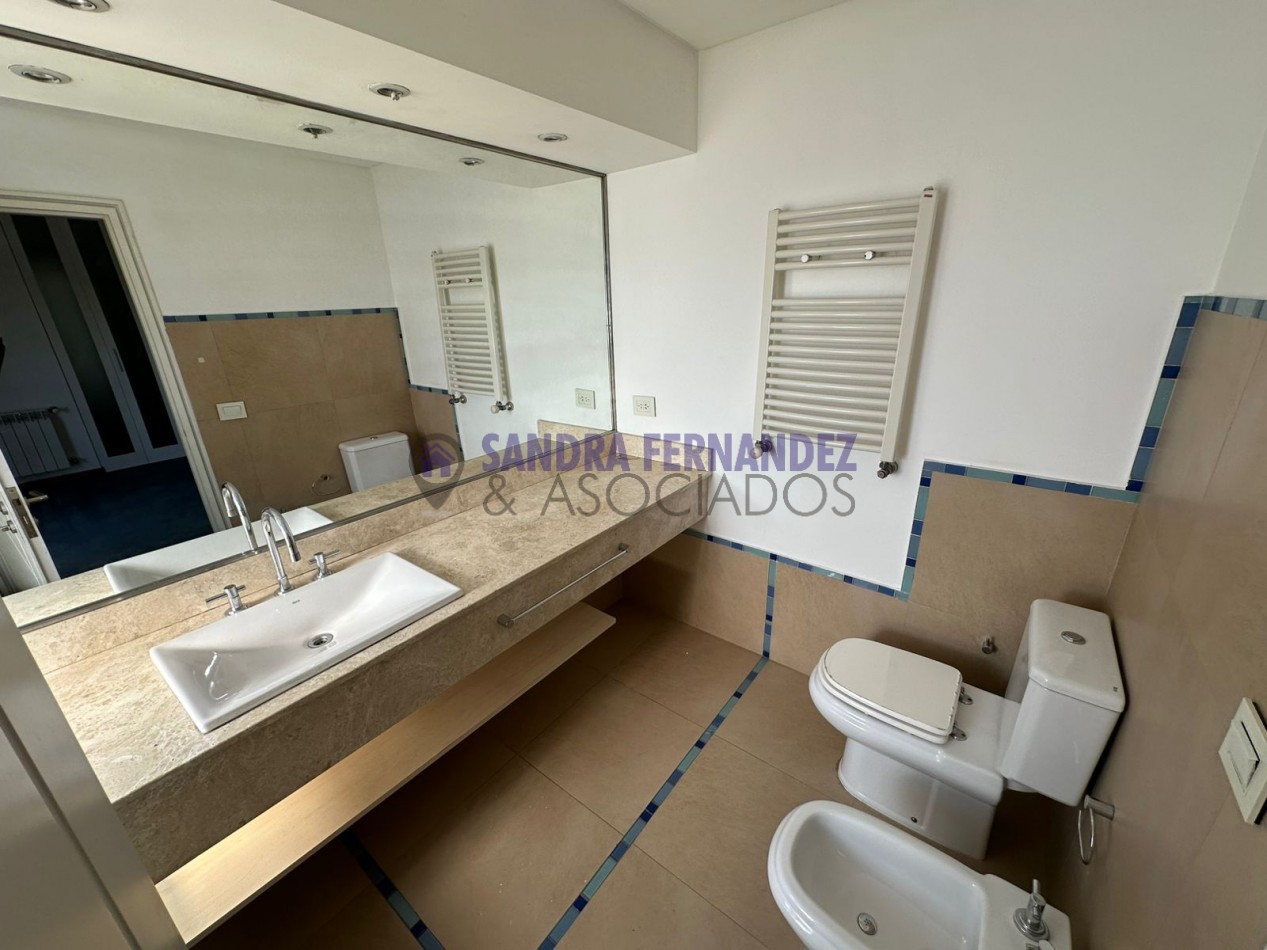 Neuquen Alquiler Semipiso Departamento 2 dormitorios (suite) Cochera Baulera